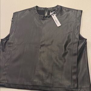 Black Sleeveless Muscle Tee